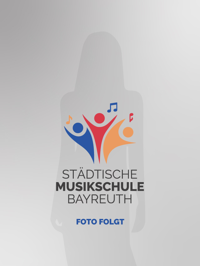Silhouette einer Frau in grau, auf hellgrauem Hintergrund mit Musikschul-Logo und dem Zusatz "Foto folgt"